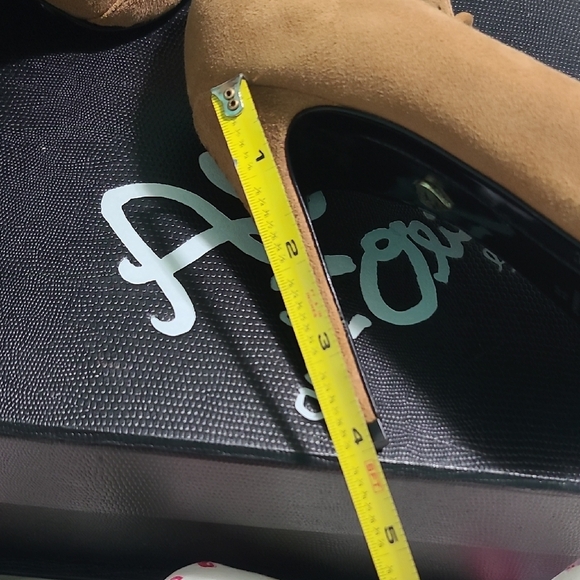 Alice + Olivia Tan Stiletto Heels Classic Pumps - Picture 6 of 8